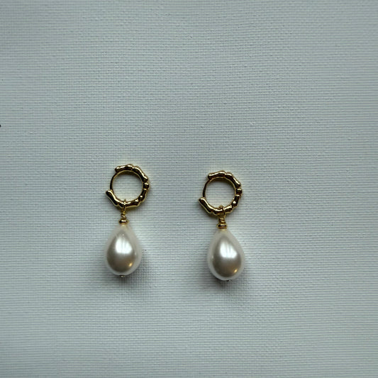 Сережки з Shell Pearl з позолоченою основою