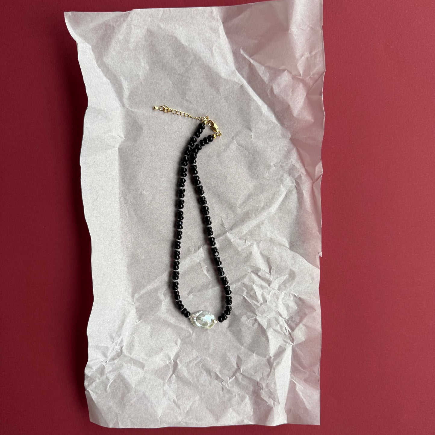 Намисто з агату, великої барокової перлини та чеської намистини