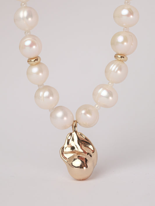 Намисто з натуральних перлів з підвіскою
