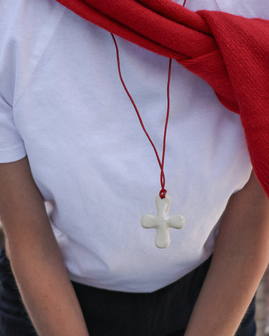 Керамічний кулон у формі хреста