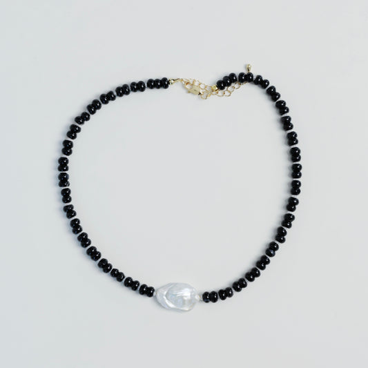 Намисто з агату, великої барокової перлини та чеської намистини