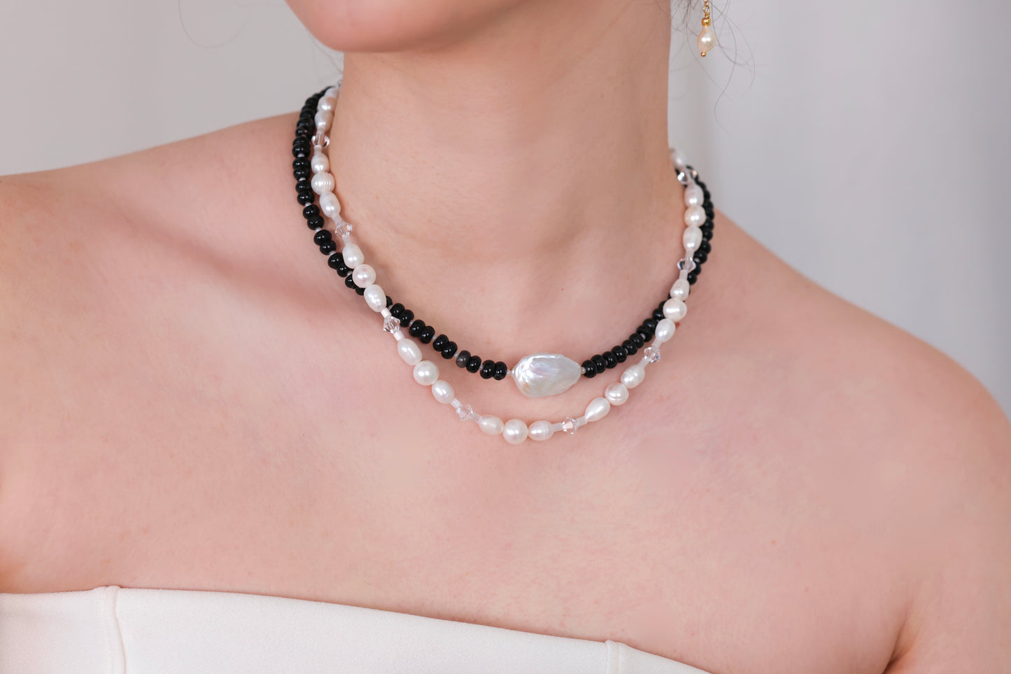 Намисто з агату, великої барокової перлини та чеської намистини