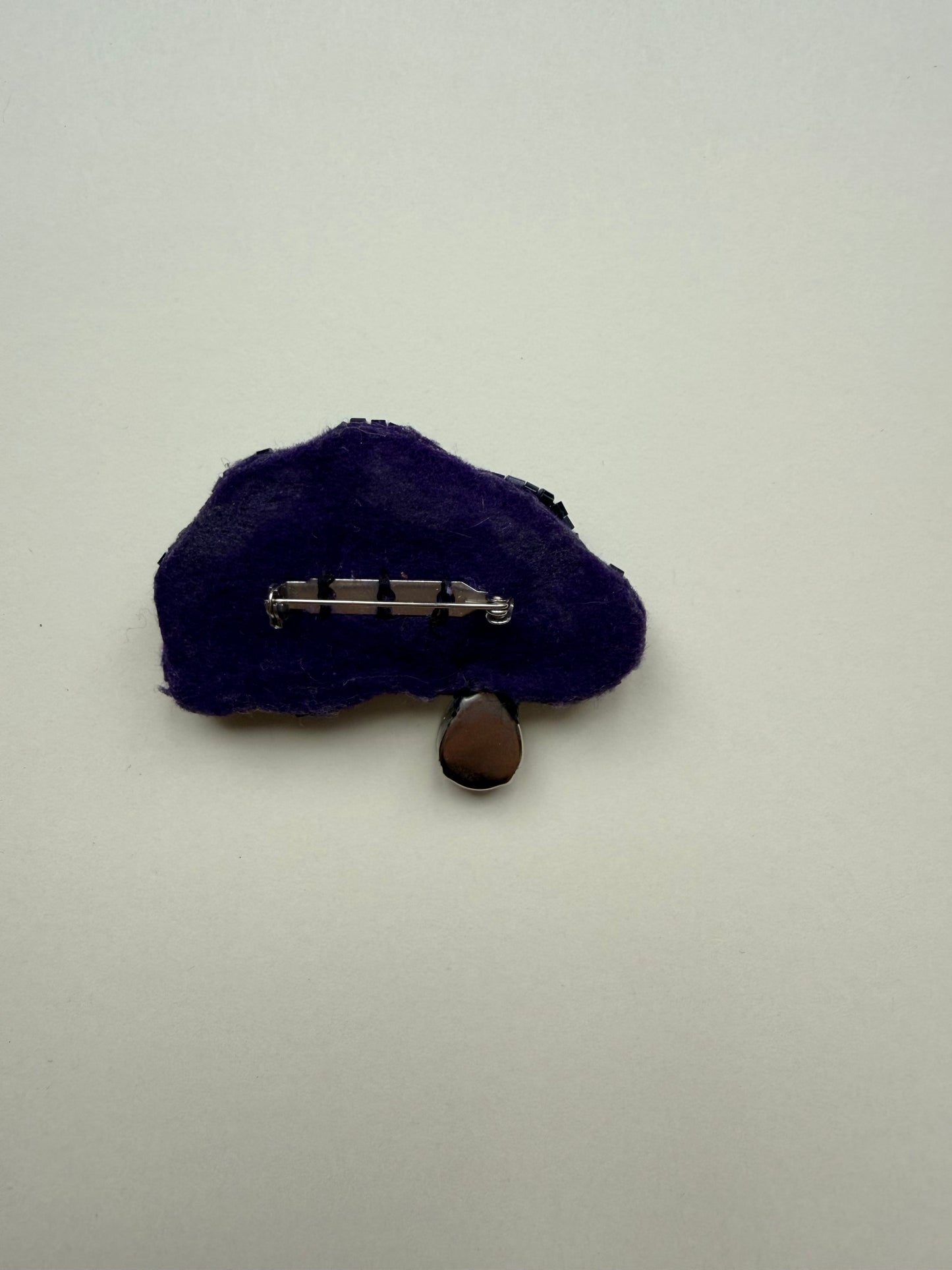 Broszka „Czarna Chmurka”