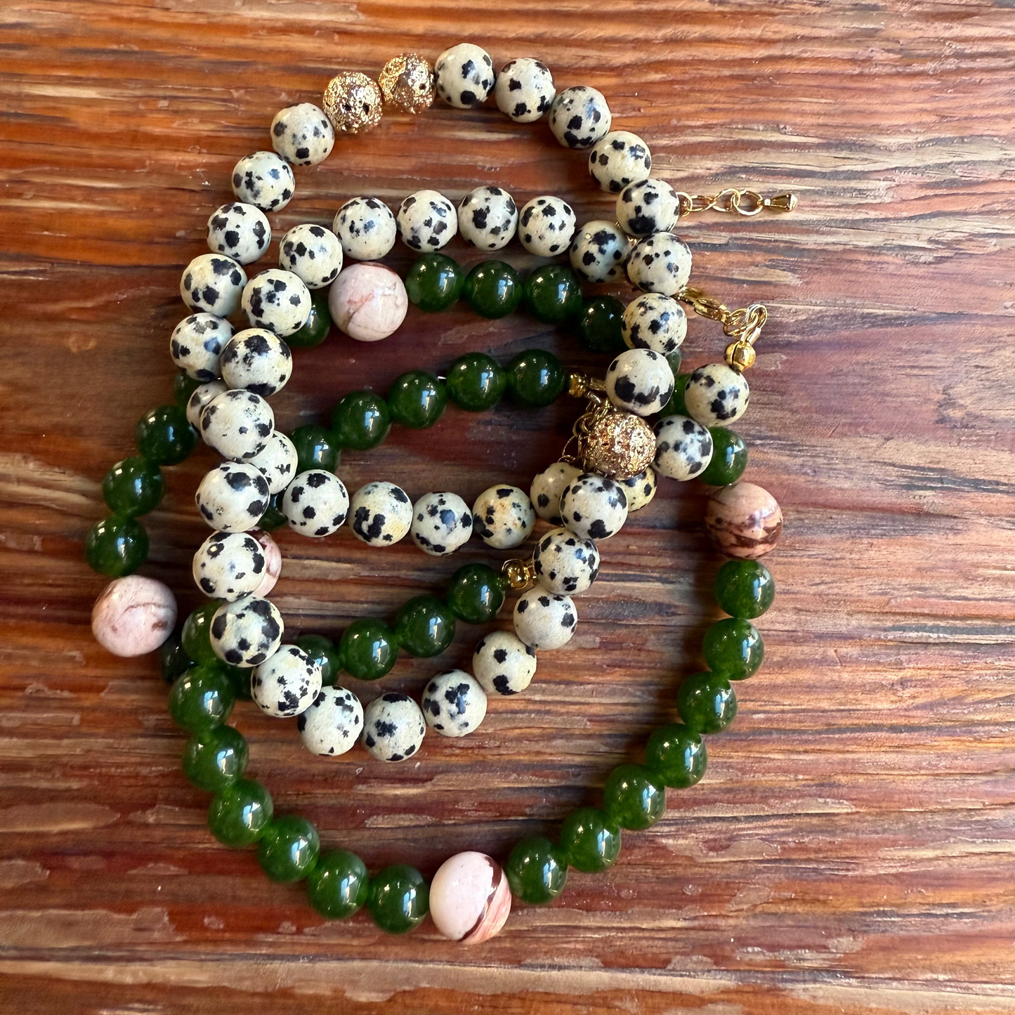 Намисто з далматинського яшму та позолоченої лави