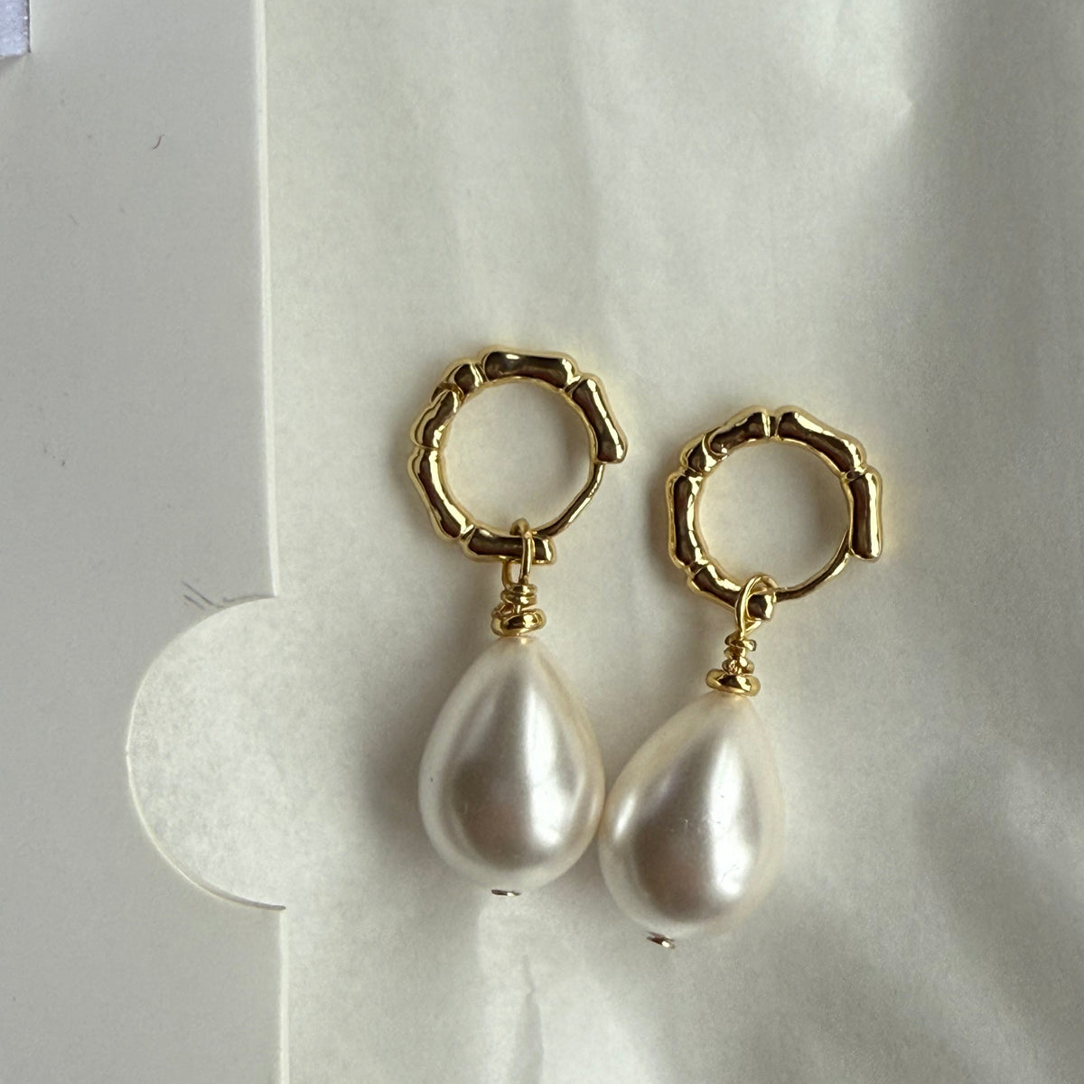 Сережки з Shell Pearl з позолоченою основою
