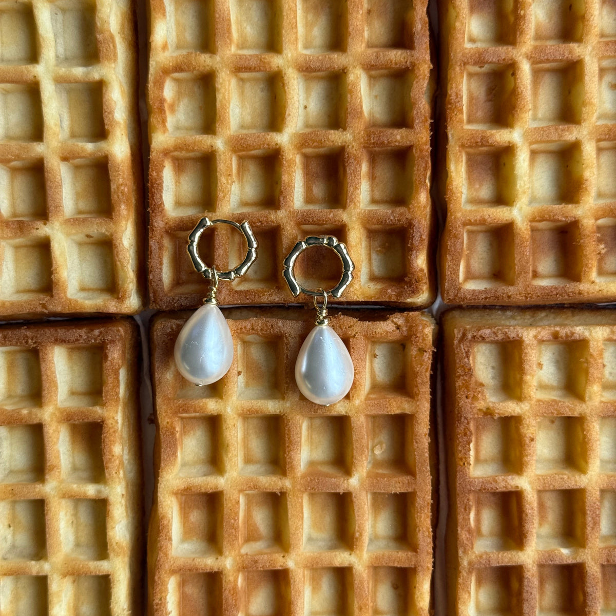 Сережки з Shell Pearl з позолоченою основою