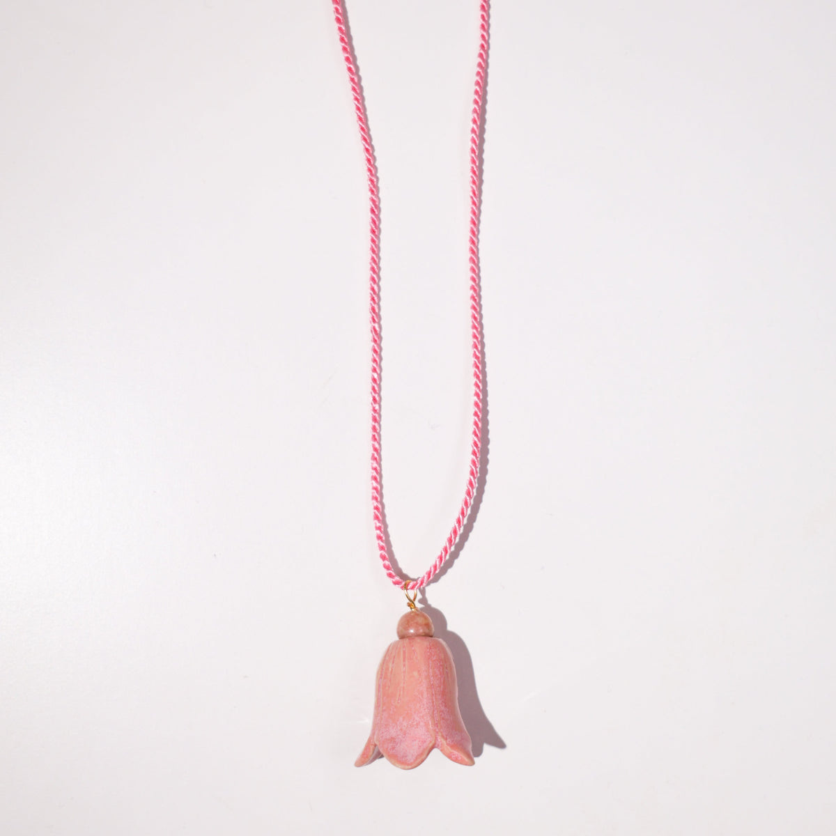 Naszyjnik FLORAL Bell Rose z różowym ceramicznym kwiatem dzwonkiem