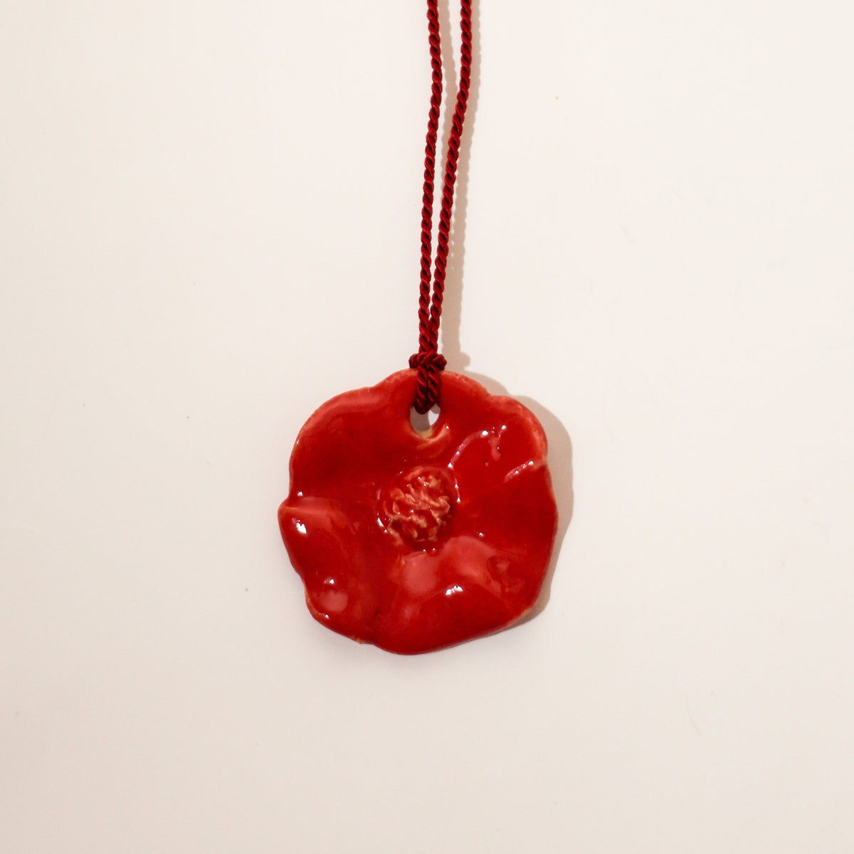 Czerwona ceramiczna zawieszka w kształcie maku – FLORAL Mak Cherry