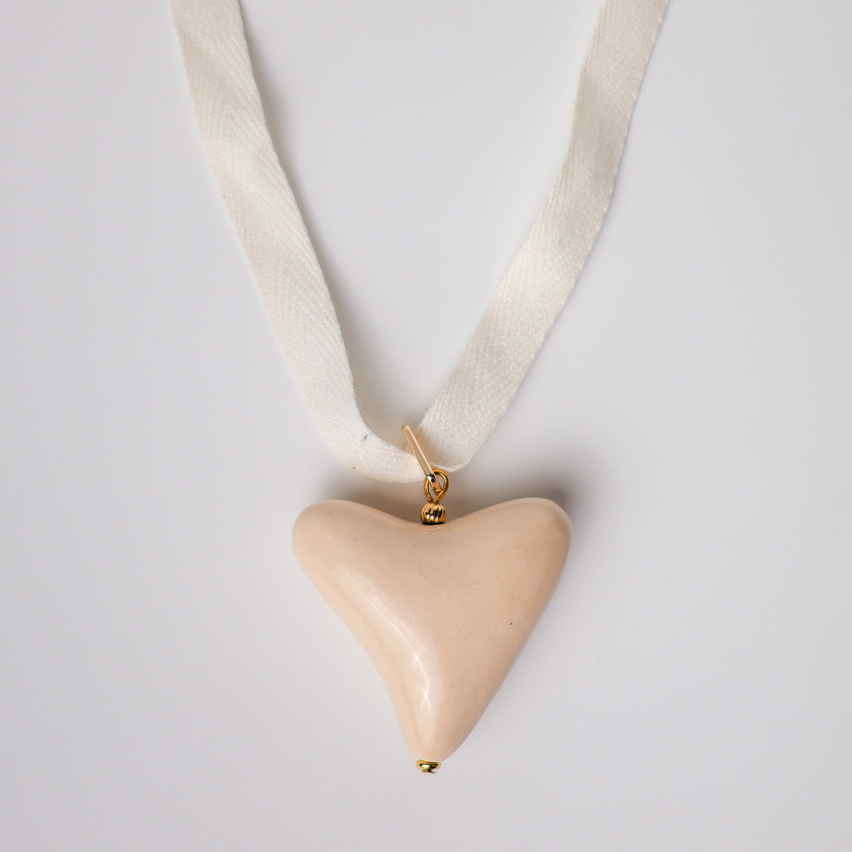 Beżowa ceramiczna zawieszka w kształcie serca – SYMBOL Serce Sand